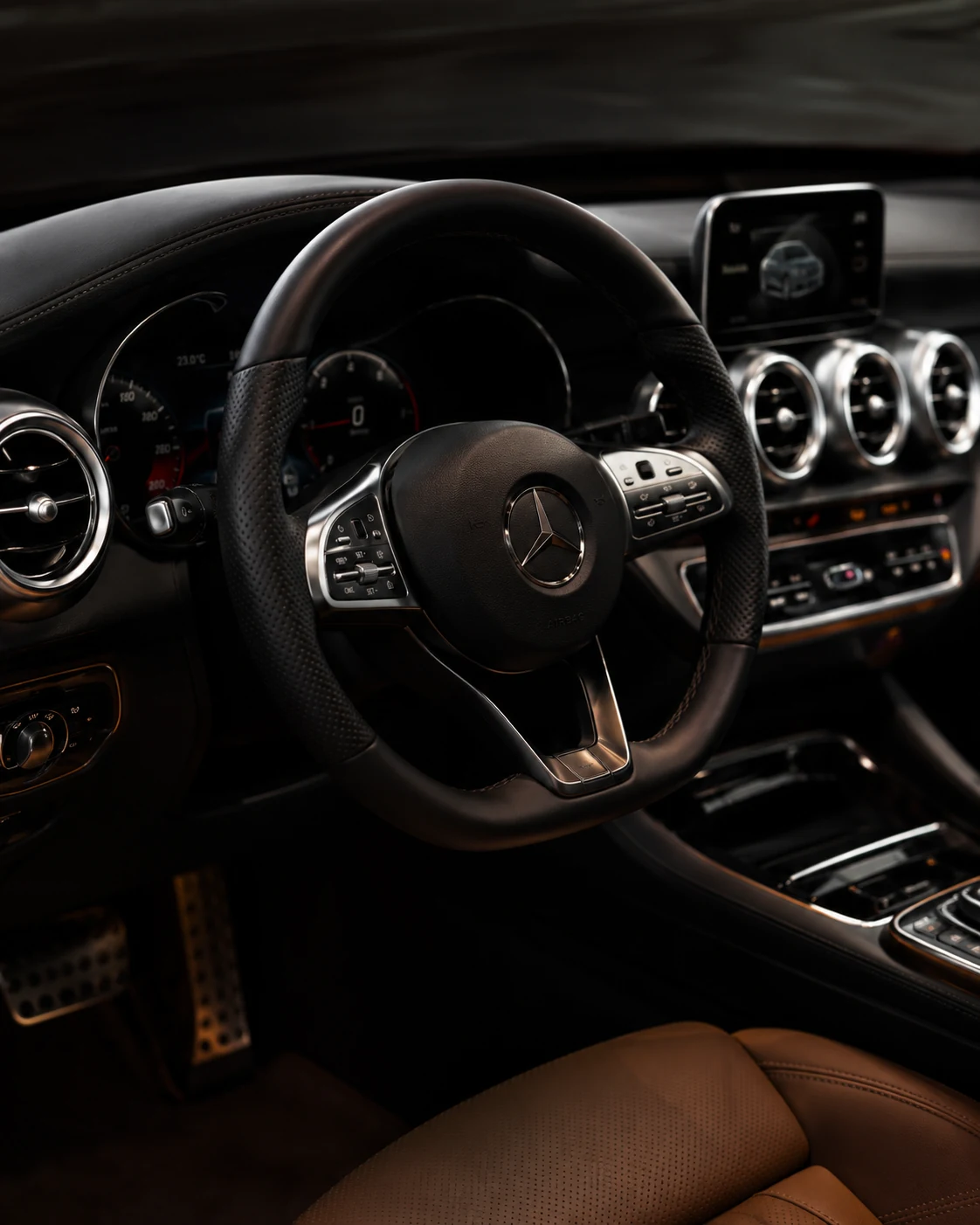 Luksusowe wnętrze Mercedesa po detailingu